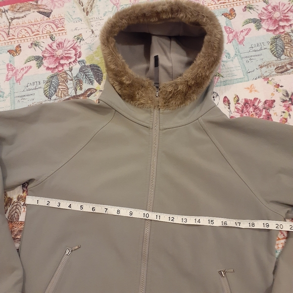 Marmot Jacket, Fake Fur Trimmed 🇨🇦 Size Large - Picture 10 of 14